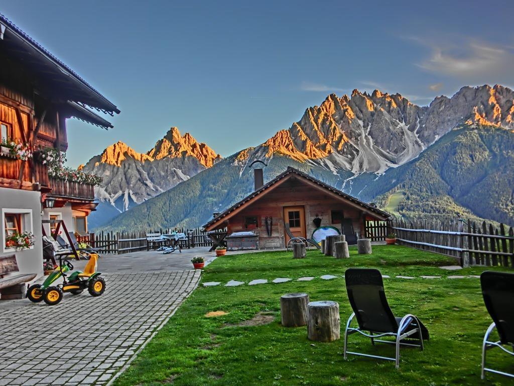 Glinzhof Mountain Natur Resort Agriturismo San Candido Exterior photo